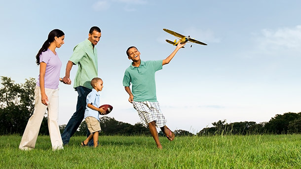 Family outside activities promoting wellness 